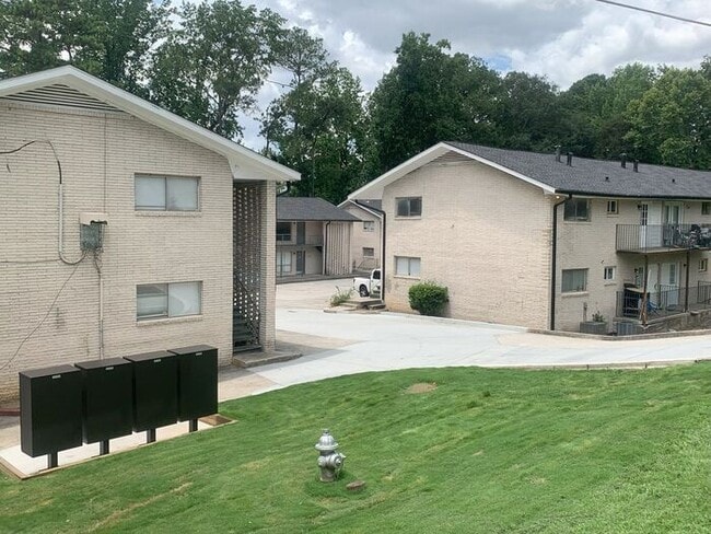 Building Photo - Fantastic Emory area location on Shuttle R...
