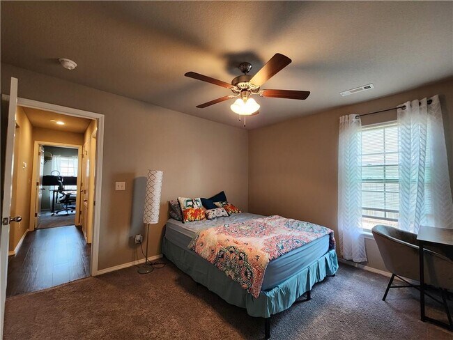 Building Photo - 710 Mustang Ct