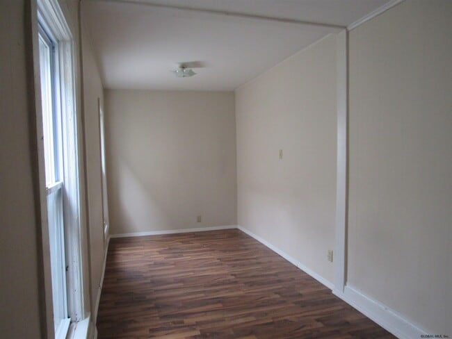 Building Photo - 42 Saratoga Ave