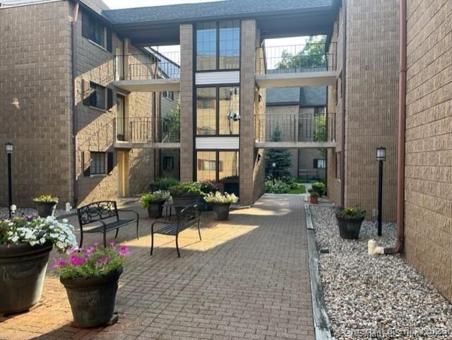 Building Photo - 181 Loomis Dr