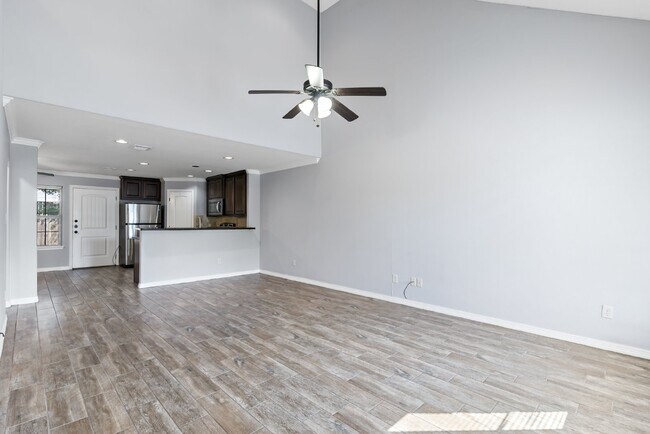 Foto del edificio - Pre-Leasing for Summer 2025 Move-In, First...