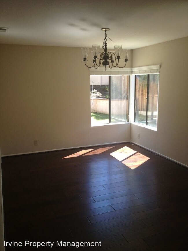 Building Photo - 4 br, 2.5 bath House - 28 Lucero West