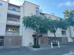 Building Photo - 1234 Stanhope Ln