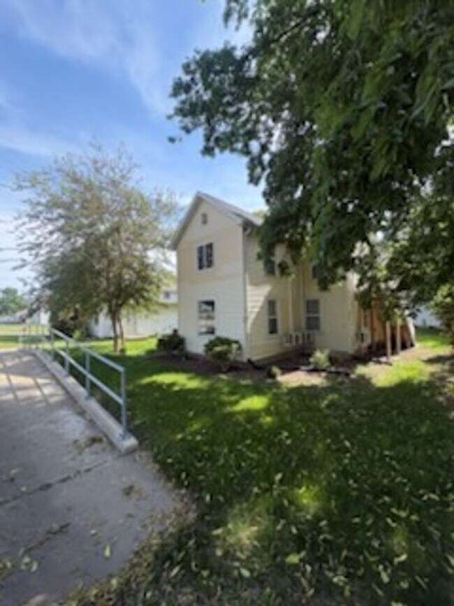 Building Photo - 504 N 4th St