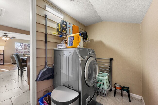 Foto del edificio - 136 E 5th Ave