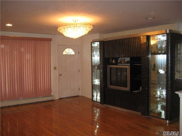 Foto del edificio - 40-42-42 Francis Lewis Blvd
