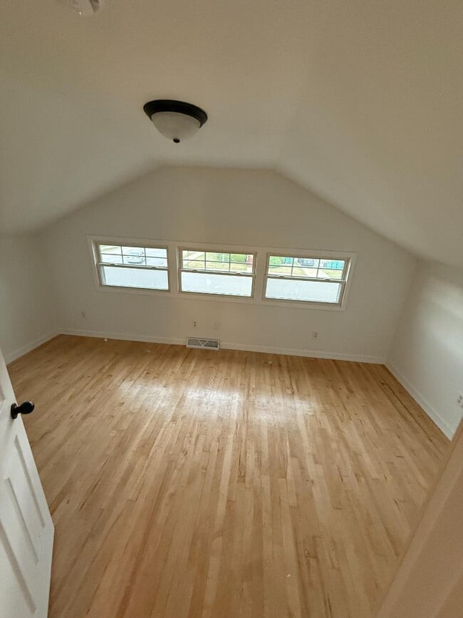 Foto del edificio - 2057 Maple Ave