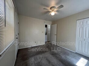 Building Photo - 934 N Wood St