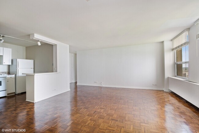 Building Photo - 2626 N Lakeview Ave