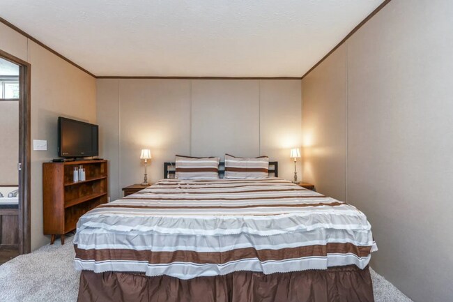 Building Photo - 1225 Holbert Cemetery Rd