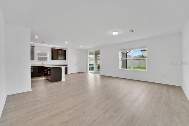 Foto del edificio - 33460 Binding Ties Ln