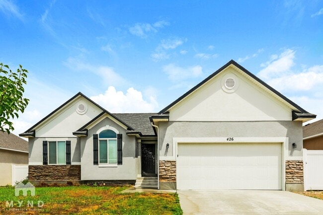 Building Photo - 426 Diamant Ln