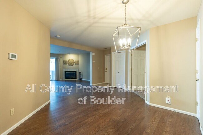 Foto del edificio - 4935 Twin Lakes Rd