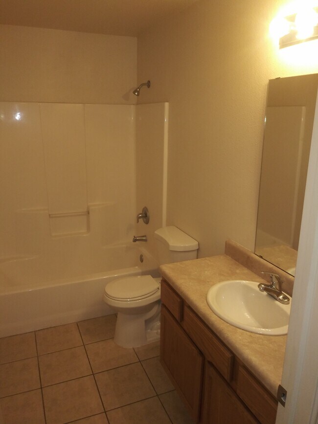 Building Photo - 2300 Stern Dr