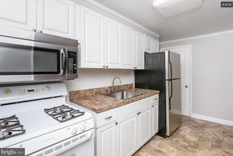 Building Photo - 7457 Lawrence Rd