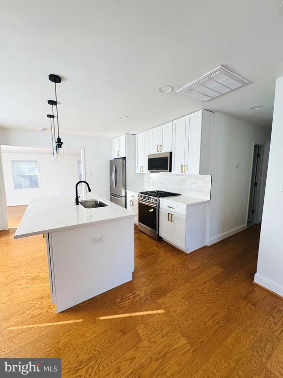 Building Photo - 14332 Belleville Ave