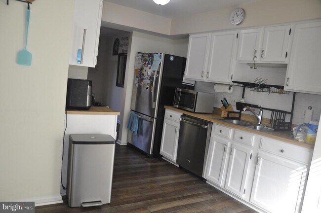 Foto del edificio - 6022 Basingstoke Ct