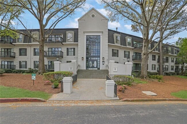 Foto del edificio - 1104 Pine Heights Dr NE