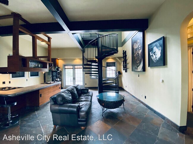 Building Photo - 3 br, 2 bath House - 1 Fairway Drive