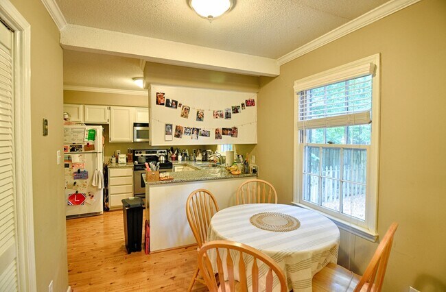 Foto del edificio - 2516 Foxwood Dr