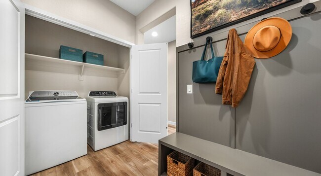 Foto del edificio - 6326 S 47th Dr