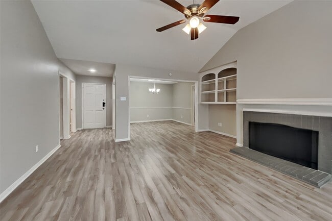 Foto del edificio - 17918 Seven Pines Dr