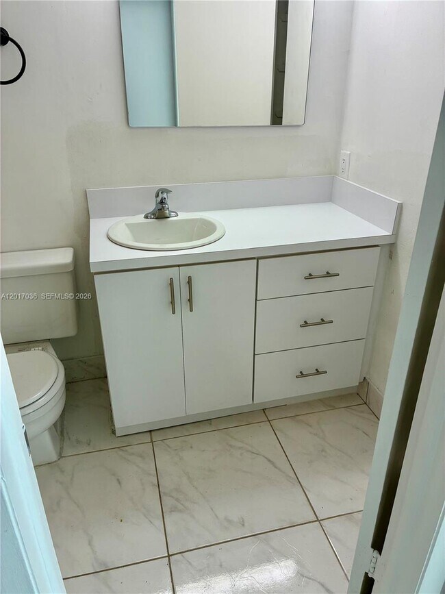 Foto del edificio - 10832 N Kendall Dr