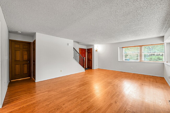 Building Photo - $2,895.00, 4 bed, 3.5 bath, located in Col...
