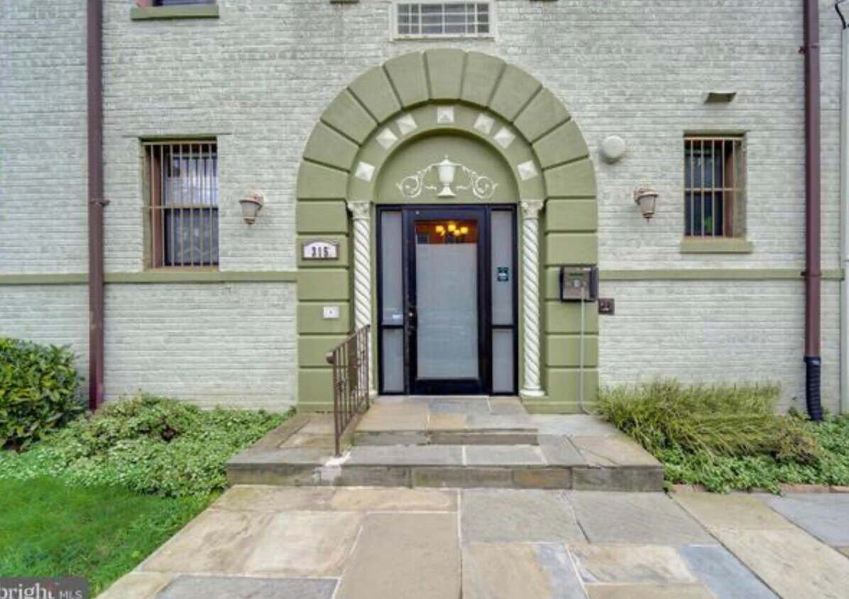Primary Photo - 315 Evarts St NE