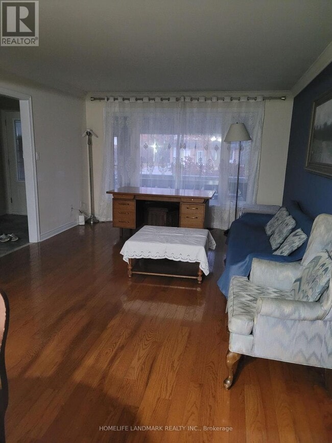 Photo du bâtiment - 229 Chartland Blvd S