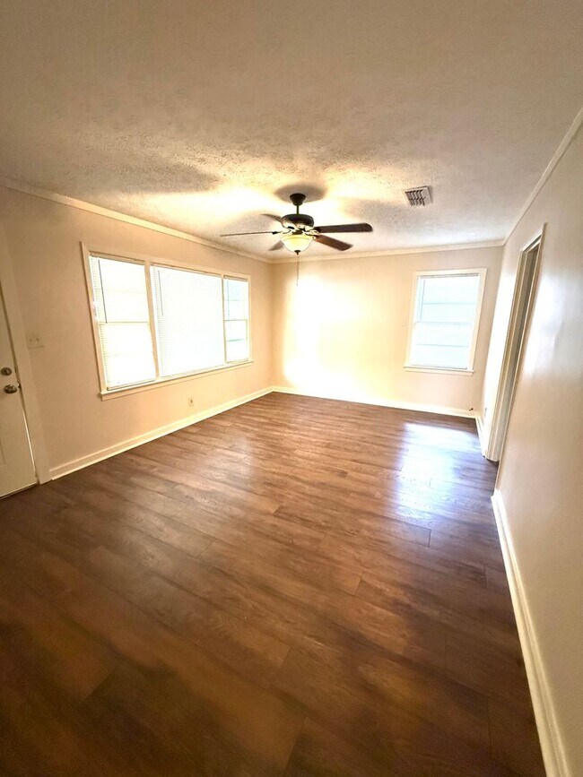 Foto del edificio - ** 3 Bed 1 Bath located in Chisholm ** Call to schedule a self tour 334-366-9198