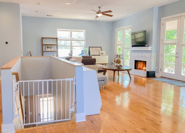 Foto del edificio - 3 br, 3 bath Duplex - 5412 McCandless St A A