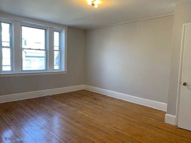 Building Photo - 142 Davis Ave