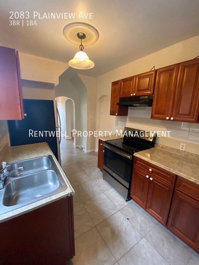 Building Photo - 2083 Plainview Ave