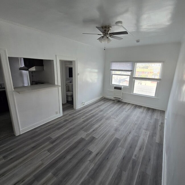 Interior Photo - 316 S Berendo St