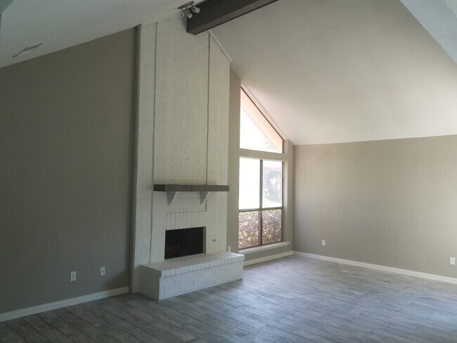 Building Photo - 3406 Graybar Dr