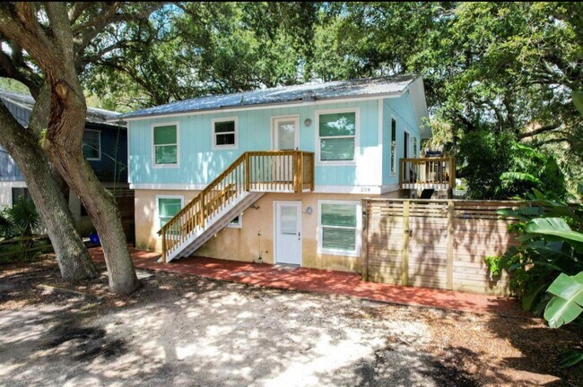Building Photo - 208 A St