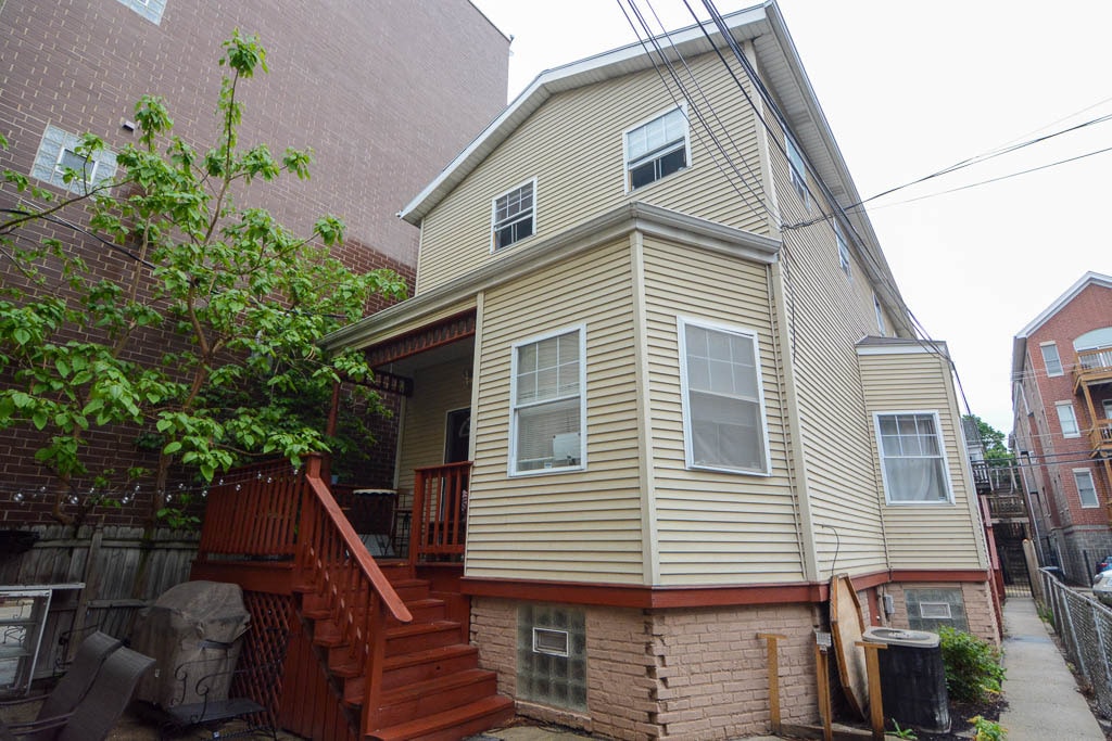 Primary Photo - 3921 N Ashland Ave