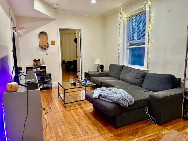 Foto del edificio - 73 Thatcher St