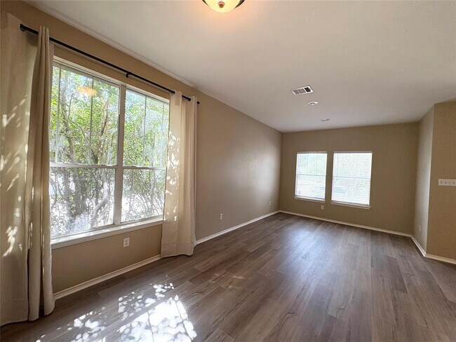 Foto del edificio - 800 Bull Creek Pkwy