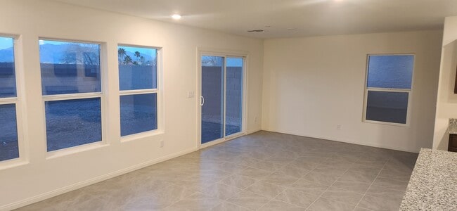 Foto del edificio - 8944 Juniper Knoll Ave