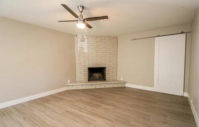 Building Photo - 8731 E Sandalwood Dr