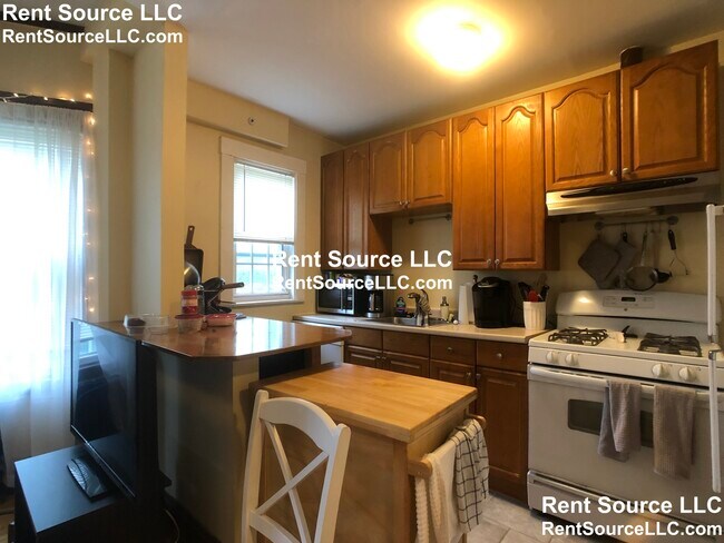 Building Photo - 154 Magazine St