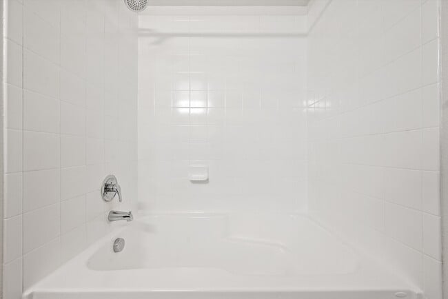 bathroom-2-park-hill-4000-1x1-a1-ash-d203-08-27-2026.jpg - Park Hill 4000