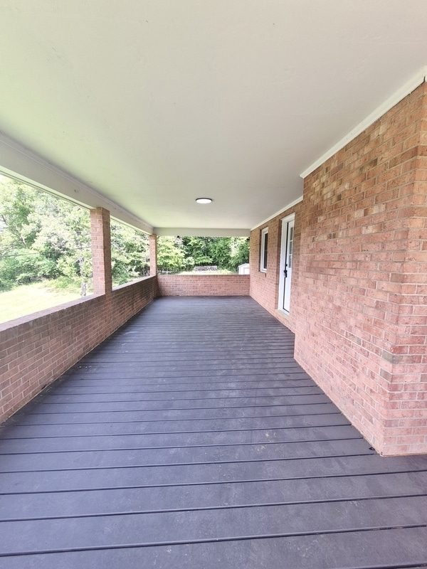 Building Photo - 200 Wellview Dr