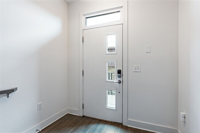 Building Photo - 808 Melpark Ct