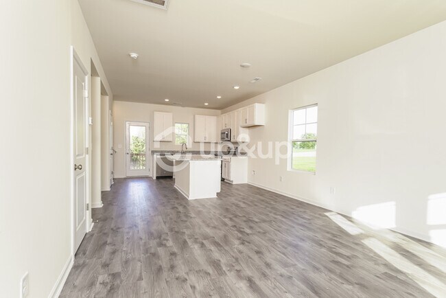 Foto del edificio - Fantastic 3bd/3ba home! Coming soon!