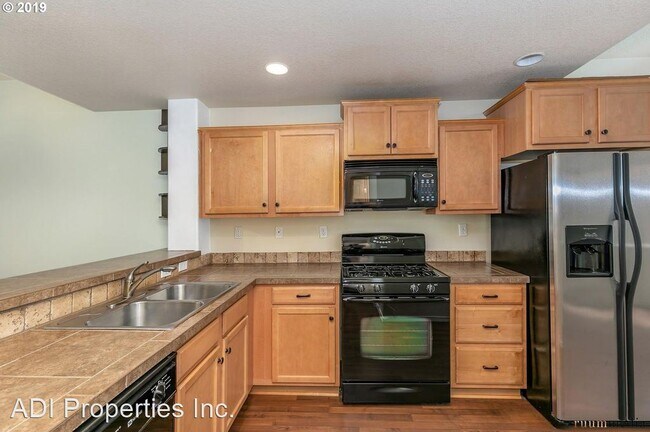 Building Photo - 2 br, 2.5 bath House - 17444 SW Rose Petal...