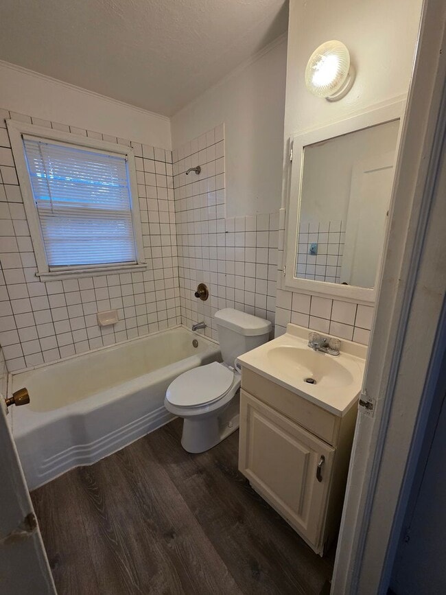 Building Photo - One Bedroom Ranch Style Home!