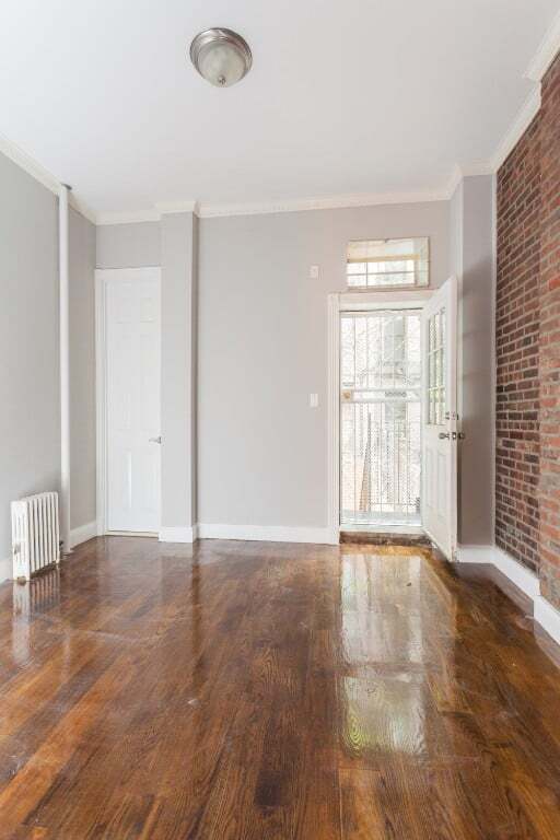 Foto del edificio - 321 E 10th St